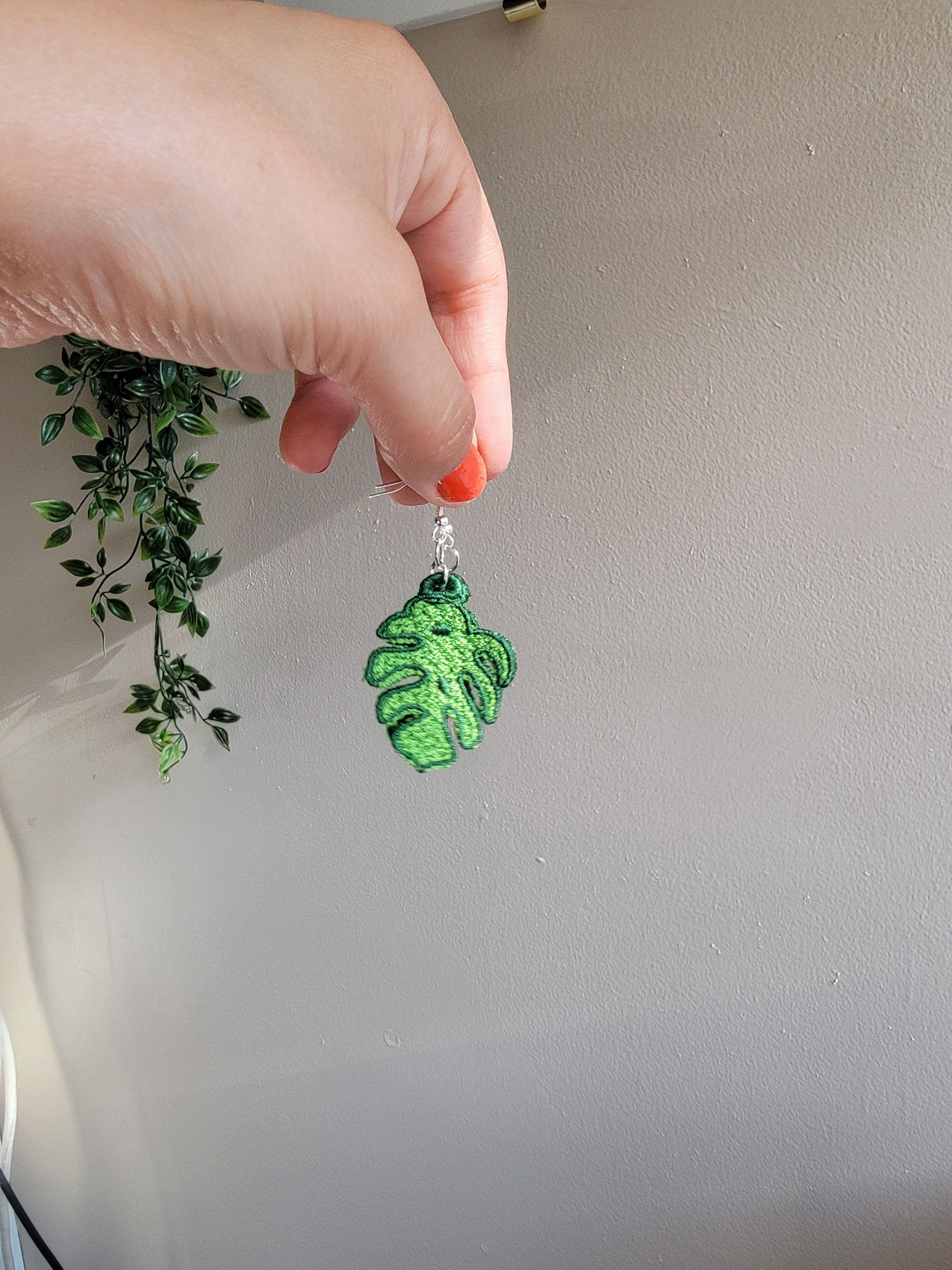 Monstera Muscle Mini Muscle Mommy Monstera Earrings – thepawfectpatch